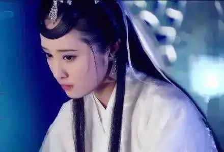 41岁嫦娥姐姐颜丹晨大变脸,鼻子歪的都可以看出来了
