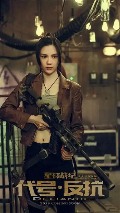 代号反抗探班,黄圣依赞新晋小花谢九儿上进
