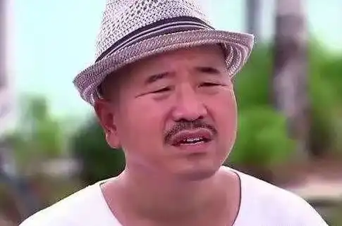 刘能王小利全家近照,前妻漂亮有气质,两任妻子都生一儿子
