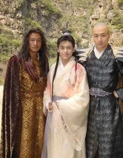 金庸办90大寿时,胡军黄晓明前去祝寿
