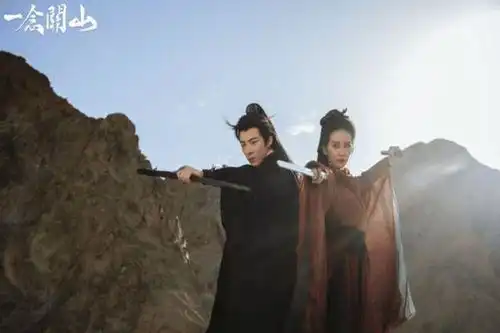 刘诗诗睽违6年演古装分饰两角扮刺客189cm男神曝她贴心暖举
