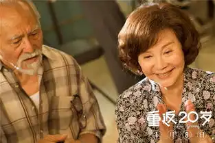 79岁大爷赤裸上身走秀精神矍铄