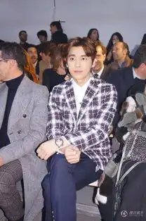 高清李易峰亮相米兰男装周时尚复古造型百变