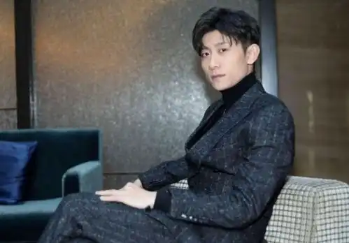 小兵张嘎主角10多年后再同框,两人变化大到认不出
