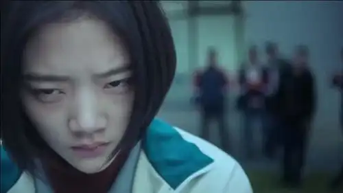 悲伤逆流成河女孩得怪病被同学嫌弃想轻生,被同学救起