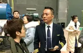 中国机长在拉萨杀青重现川航英雄机长事迹剧照戳进来
