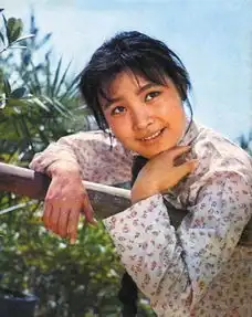 陈冲当年演小花得百花奖,出门都得挡脸