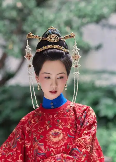 与蒋梦婕分了尹正陈都灵同回小区,两人情侣装酒店过夜疑似恋爱