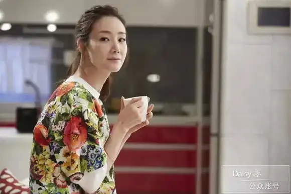 职场女性穿衣打扮的范本崔智友韩剧诱惑