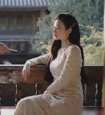 翻版司藤即将来袭同是民国玄幻题材,女主旗袍装不输景甜