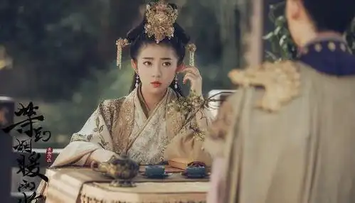 因情商低被嘲上热搜,回应称会谨言慎行何蓝逗要黑红出圈了吗
