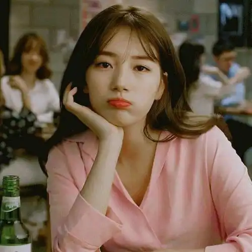 孟佳哭着看王霏霏最终成团夜姐姐们台上互呛