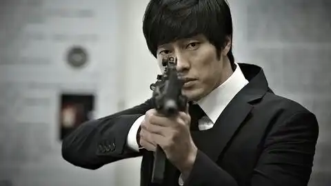 一栋大楼里全是杀手,各种武器应有尽有,枪战名场面太猛了