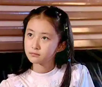 她好久没上热搜10岁丧母,拒演仙剑,混成网红,她错在哪了
