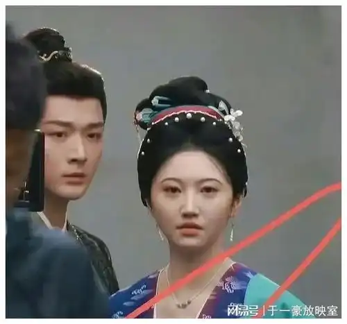 景甜整容出事故了,面部肿胀僵硬,眼睛缩小一倍,女神惨变悲伤蛙
