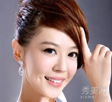 爱情公寓3娄艺潇邓佳佳化妆主键