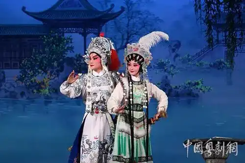 粤剧电影春节旺大团演出聚人气
