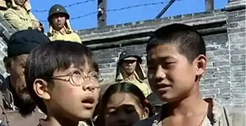 31岁的嘎子和28岁的英子重逢,一个健硕有型,一个女大十八变