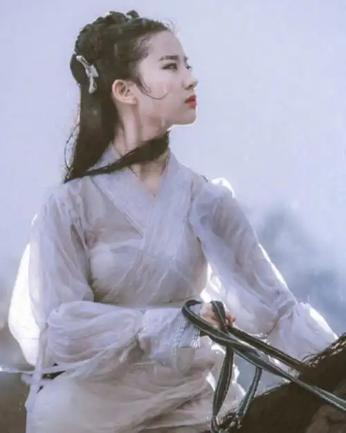 金庸去世刘亦菲悼念第一面就定她演小龙女,金庸一句话道出原因
