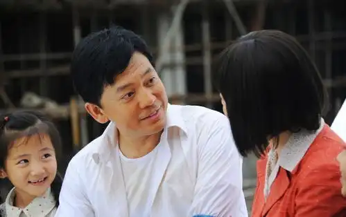 回顾演员何政军我这辈子最正确的决定,就是娶了一个平凡的妻子
