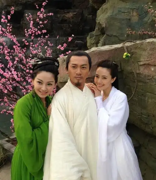 她是倚天屠龙记小昭,爱情比贾静雯顺利,嫁鞋厂大亨生双胞胎
