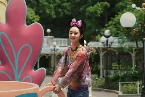 她身价过亿却不炫富不住豪宅没有豪车,连衣服都是一二百块
