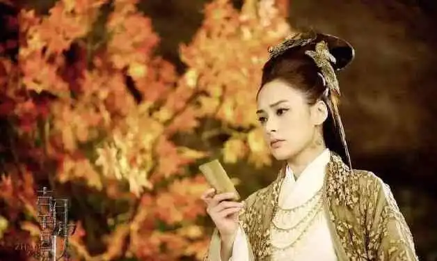 延禧攻略里的两大美人富察皇后和魏璎珞
