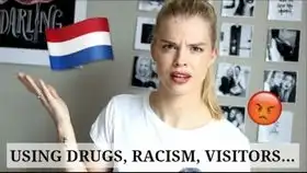 荷兰暑校前传整点的钟声和阳光下的咖啡馆梵高博物馆戴珍珠耳环的少女