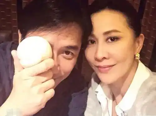 劲爆刘嘉玲疑怀孕2个月,与梁朝伟即将迎来baby了
