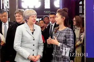 江疏影去给英国首相当翻译,网友说她不配
