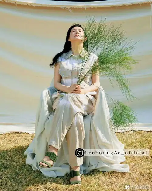 李英爱50岁近照被赞冻龄10岁龙凤胎样貌罕见曝光
