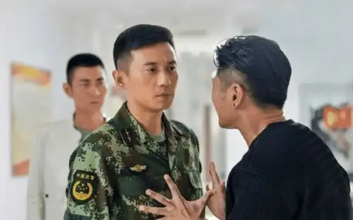 跑龙套15年因我是特种兵走红,李幼斌对其赞不绝口
