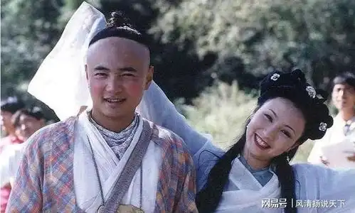 人到中年的徐峥居家隔离略显疲态身形发胖连脖子都没有了