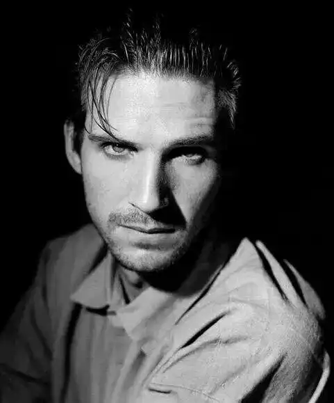 小伏地魔长成了帅男模含着金钥匙出生的他,全家都是大明星基因这东西真的是强大