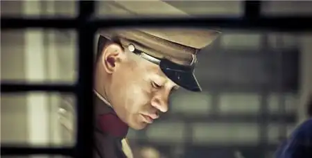 满脸痞相的余皑磊特立独行,与王宝强搭戏,群演起最高片酬50块