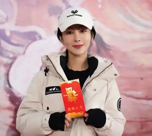 国色芳华杀青,看了杨紫的剧照,我才知道什么叫天选古人