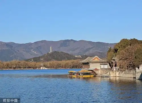北京天气晴好颐和园碧水蓝天
