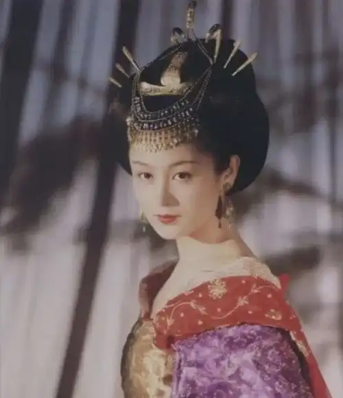 嫁给大导演,退圈生娃,她才是娱乐圈真公主