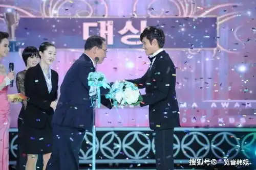 戏骨吕韵季逝世11周年大长今饰演郑尚宫葬礼上李英爱哭成泪人
