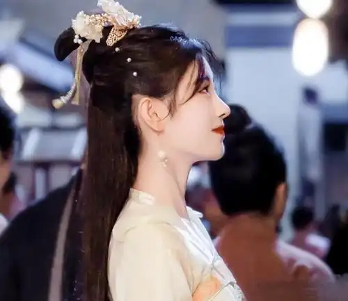 慕南枝发布剧照,鞠婧祎造型成焦点,网友御用造型师换了