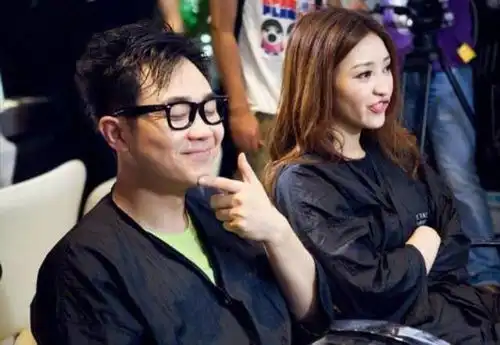 为啥柳岩和大鹏合作多年却相安无事看到大鹏妻子后,瞬间明白了