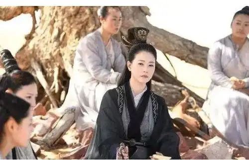 新版倚天屠龙记杀青照,网友美女好多,但只认出了灭绝师太
