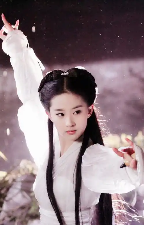 刘亦菲当年演小龙女的珍稀剧照,终于知道为什么无人超越了
