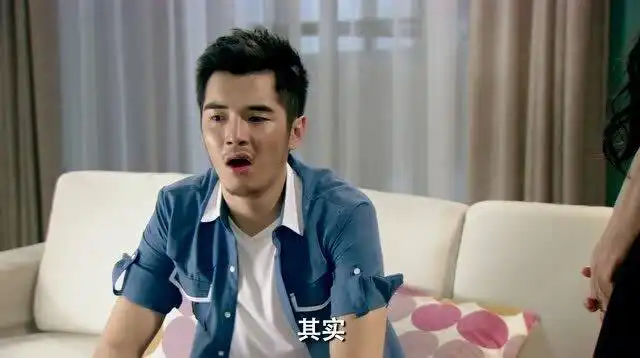 爱情公寓婉瑜要看电影,展博却说票丢了,不料婉瑜当场拿出电影票