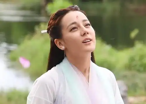 枕上书腾讯首播,凤九撞衫锦觅,水中照被夸身材超杨幂
