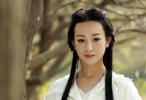 15岁出道当女主,和贾静雯是干姐妹,如今却混成了网红
