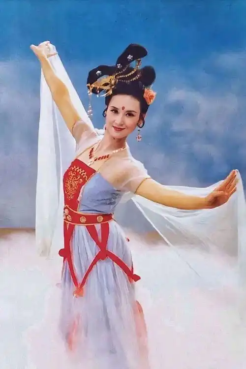 嫦娥应悔偷灵药,碧海青天夜夜心
