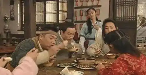家有儿女饭菜是假的,还珠格格也是假的,这部剧因剧组穷,饭菜却用真的