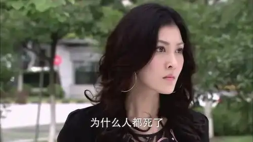 回家的诱惑小三被老公偷腥的照片刺激到,四处撒泼,太逗了