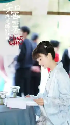 终于等到了赵丽颖第45个新剧角色,敬业程度再次刷新高度领完奖就赶回剧组,怕水也不用替身,探班照都在看剧本腾讯网
